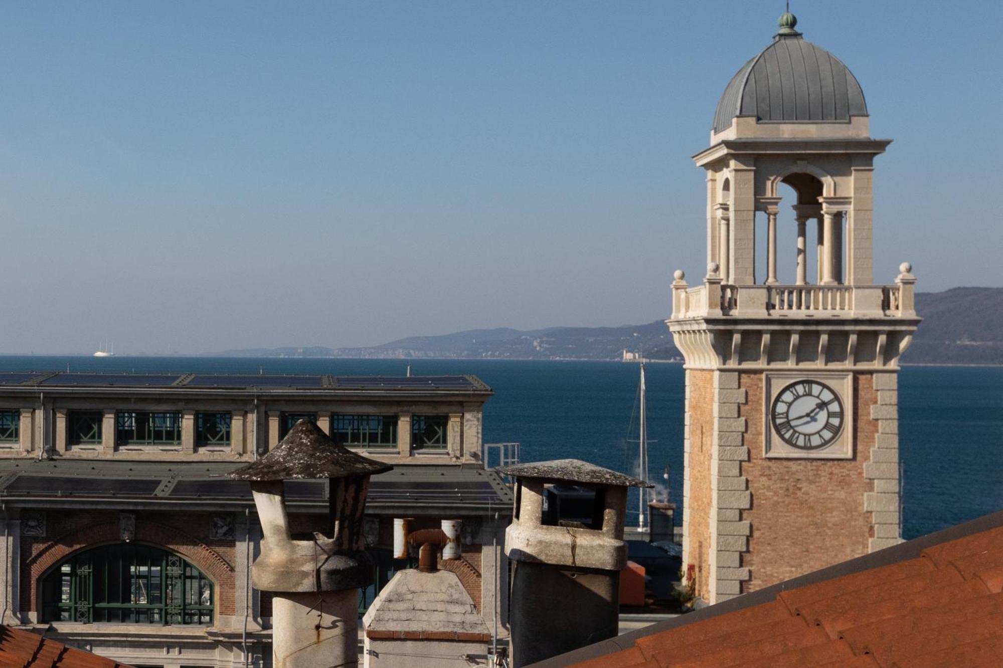 的里雅斯特Mansarda Piazza Venezia公寓 外观 照片